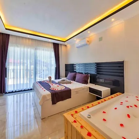 Kalkanda Merkeze Yakin Ayaz