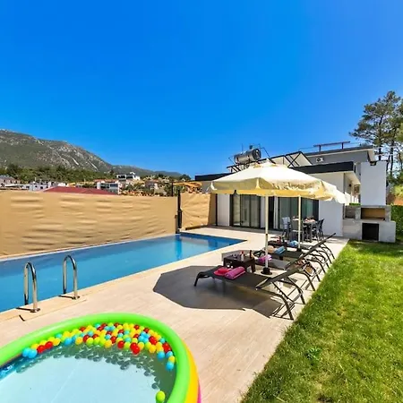 Kalkanda Merkeze Yakin Ayaz Villa *