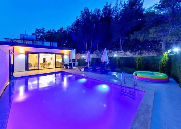 Kalkanda Merkeze Yakin Ayaz Вілла